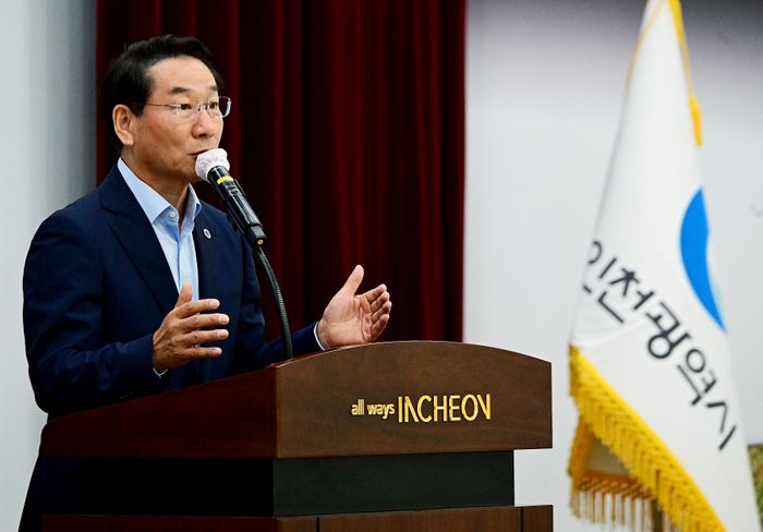 ▲ 유정복 인천시장이 1일 시청 대회의실에서 열린 '2025년 9월 직원 월례조회'에서 인사말을 하고있다. ⓒ 인천시 제공