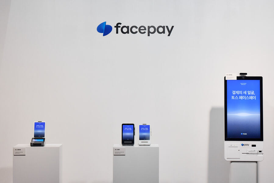 ▲ (좌측부터) 토스 페이스페이 단말기 3종 ‘토스 프론트뷰’, ‘토스 프론트’, ‘토스 프론트캠’. ⓒ토스