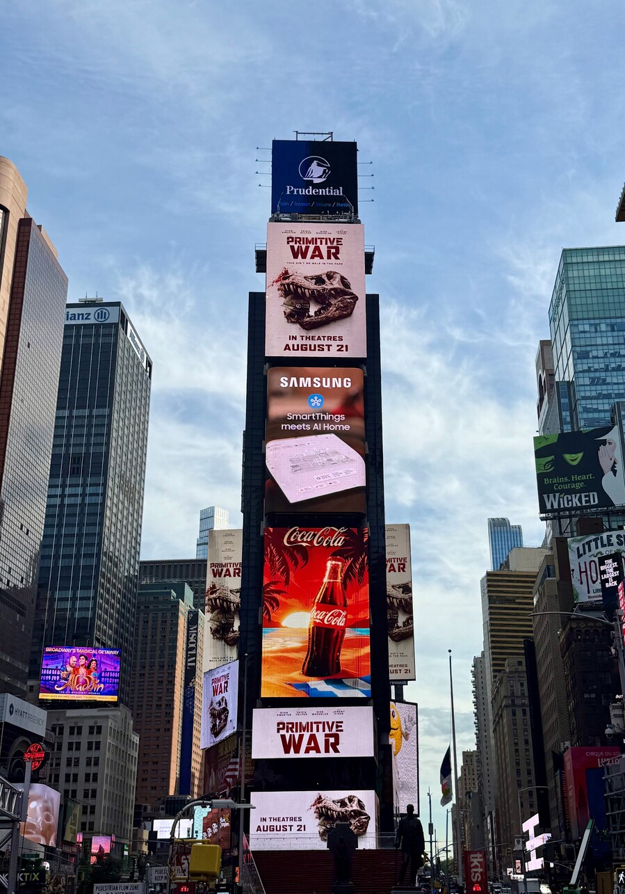 ▲ 삼성전자가 미국 뉴욕 타임스 스퀘어에서 진행 중인 '스마트싱스로 완성한 AI 홈' 영상 캠페인ⓒ삼성전자