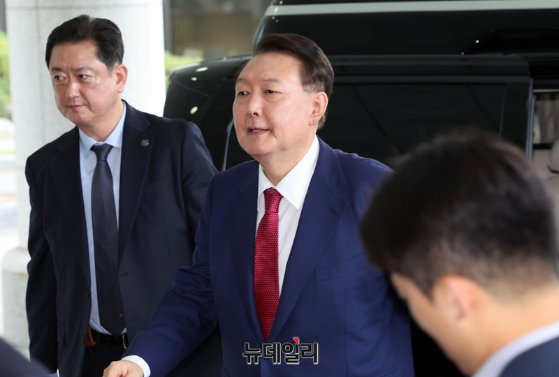 ▲ 윤석열 전 대통령이 지난 7월 5일 오전 서울 서초동 서울고등검찰청에 마련된 내란 특검에 피의자 신분으로 출석하고 있다. ⓒ이종현 기자