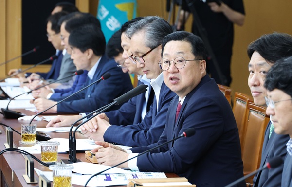 ▲ 이장우 대전시장은 2일 확대간부회의에서 일부 정치인의 무분별한 시정 비판에 대해 강력히 경고했다.ⓒ대전시