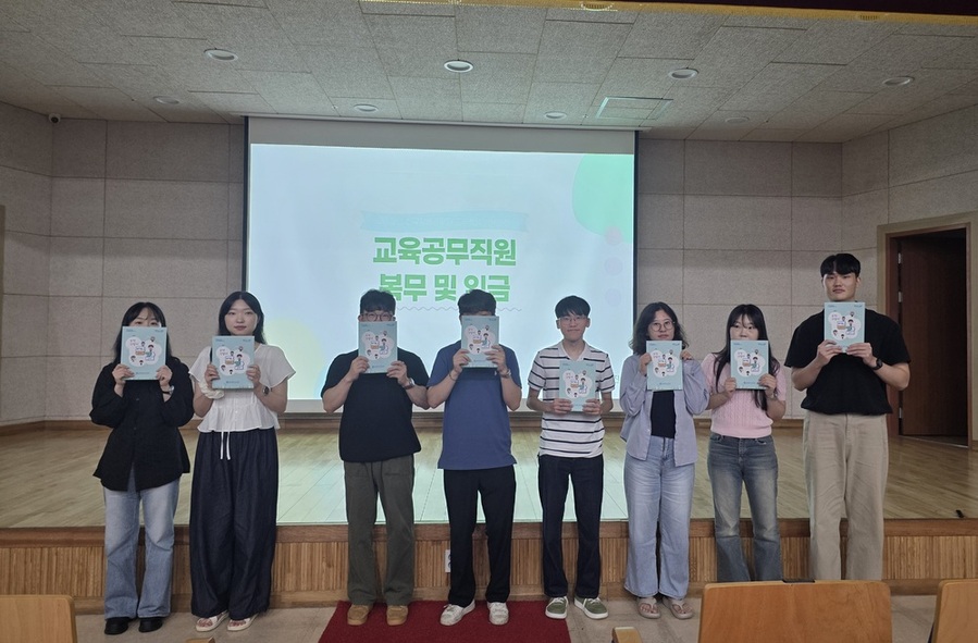 ▲ “공무 수행 노하우 전수” 광주시교육청, 공직안내서 제작ⓒ광주시교육청 제공
