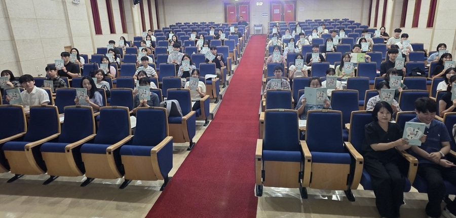 ▲ “공무 수행 노하우 전수” 광주시교육청, 공직안내서 제작ⓒ광주시교육청 제공