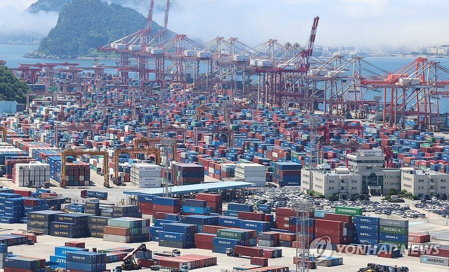 ▲ 컨테이너 쌓여 있는 부산항 신선대부두. ⓒ연합뉴스