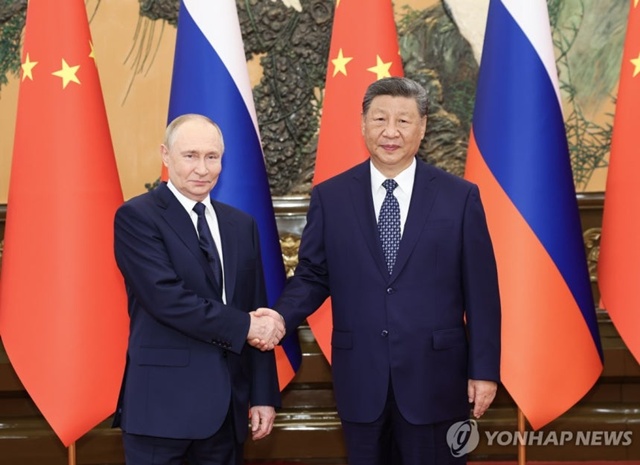 ▲ 베이징에서 만난 블라디미르 푸틴 러시아 대통령과 시진핑 중국 국가주석. 250902 EPA 연합뉴스. ⓒ연합뉴스
