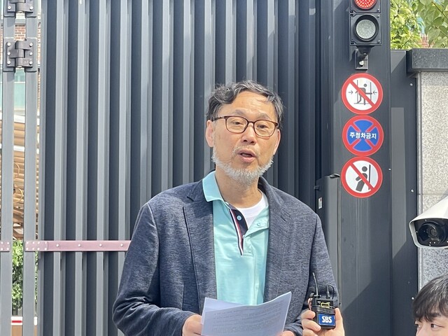 ▲ 서민민생대책위원회 김순환 사무총장이 3일 오전 10시 서울청 별관 앞에서 기자회견을 하고 있다. ⓒ정경진 기자