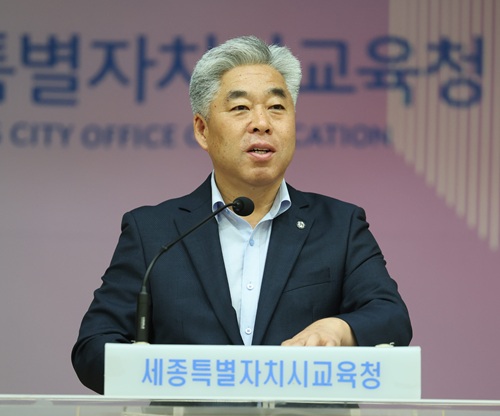 ▲ 천범산 세종교육감 권한대행이 3일 청사 대강당에서 본청과 직속기관 직원을 대상으로 ‘9월 소통·공감의 날’행사에서 인사말을 하고 있다.ⓒ세종교육청