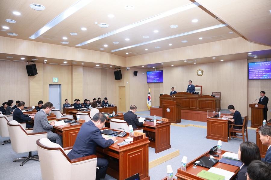 ▲ 청송군의회(의장 심상휴)는 3일 제1차 본회의를 시작으로 5일까지 3일간 제283회 임시회에 돌입했다.ⓒ청송군의회