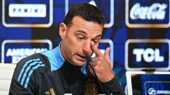 ▲ 스칼로니 아르헨티나 대표팀 감독이 메시의 마지막 홈경기를 앞두고 눈물을 흘렸다.ⓒESPN 제공