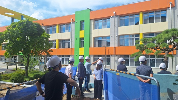 ▲ 대전동부교육지원청이 지난 3일 학교 공사의 청렴성과 신뢰성 향상을 위해 민간명예감독관제를 시행했다.ⓒ대전시교육청