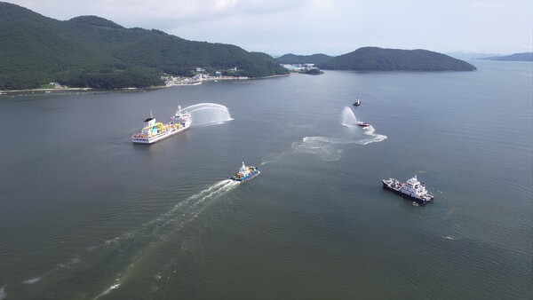 ▲ 지난 3일 마산항 마창대교 및 돝섬 인근 해상에서 진행된 민·관·공 해상 방제훈련. ⓒ해양환경공단