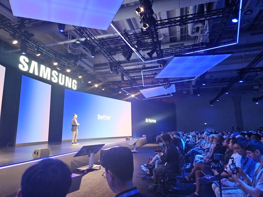 ▲ 김철기 삼성전자 DA사업부장(부사장)이 4일(현지 시간) 독일 베를린 유럽 최대 가전 전시회 'IFA 2025' 개막 전 열린 '삼성 프레스 콘퍼런스'에서 발표하고 있다.ⓒ윤아름 기자