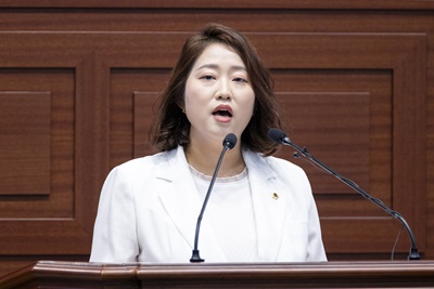 ▲ 박 의원은  “국토교통부가 시군의 단속 권한 강화를 위해 중고자동차매매 과정의 성능점검 기록 정보의 공유 또는 열람 권한을 기초자치단체에도 부여해줘야 한다”라고 주장했다.ⓒ경북도의회