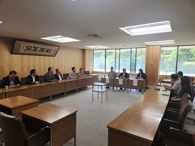 ▲ 경제산업위원회가 3일 15시에 공무국외출장 첫 공식방문지인 일본 홋카이도 유바리시의회를 방문했다. ⓒ강원도의회