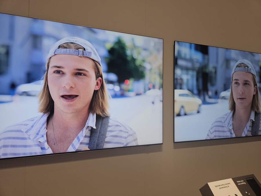 ▲ 삼성전자 AI 성능으로 개선된 화질(왼쪽)과 일반 화면ⓒ윤아름 기자