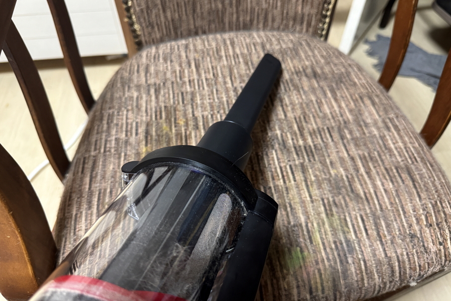 ▲ 브러쉬를 갈아끼우면 세밀한 청소도 가능하다. ⓒ김재홍 기자