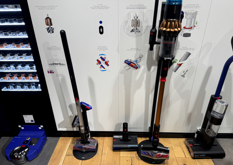 ▲ V16 피스톤 애니멀(오른쪽)와 펜슬백(왼쪽) 모습. ⓒ김재홍 기자