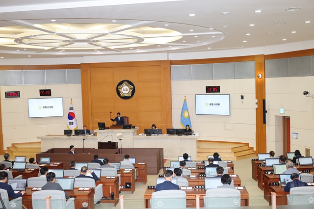 ▲ 포항시의회는 5일 오전 제325회 임시회 제1차 본회의를 시작으로 15일간의 임시회 개회했다.ⓒ포항시의회