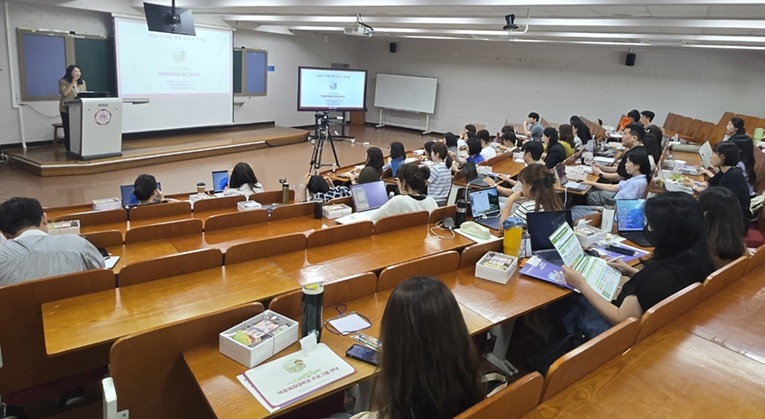 ▲ '2025 디지털 새싹' 사업 교사·강사 워크숍 진행 모습.ⓒ덕성여대