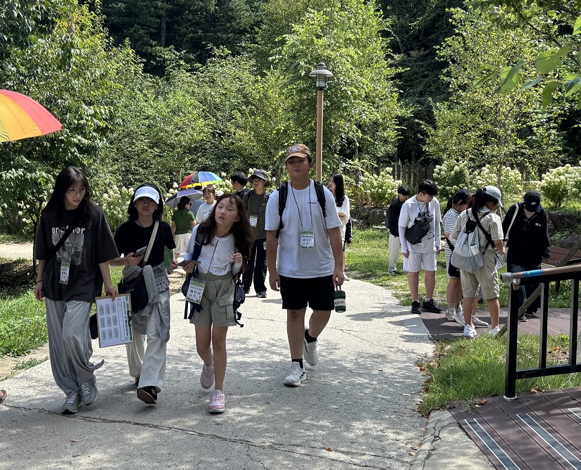 ▲ 대구시행복진흥사회서비스원(이사장 배기철·이하 대구행복진흥원) 청소년활동진흥센터는 지난 8월 30일부터 31일까지 지역 청소년 20명과 함께 백두대간에서 제1차 연합 탐험활동을 진행했다.ⓒ대구행복진흥원