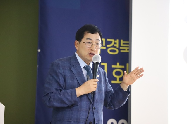 ▲ 주낙영 시장은  대구경북인터넷기자협회 초청 ‘TK100 포럼’ 기조발제에서 “제2차 세계대전 이후 자유경제 질서 속에서 APEC의 중요성은 더욱 커졌다”며 “이번 경주 회의가 국제사회의 새로운 협력 질서를 여는 매듭이 되길 기대한다”고 밝혔다.ⓒ대구경북인터넷기자협회