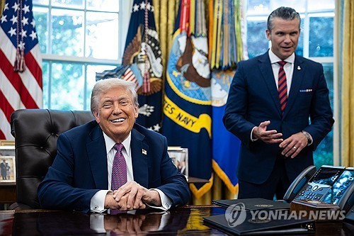 ▲ 도널드 트럼프 미국 대통령이 5일(현지시간) 백악관에서 행정명령에 서명한 뒤 말하고 있다. ⓒ연합뉴스