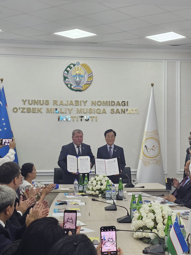 ▲ 이현종 철원군수가 지난 1일부터 6일까지 우즈베키스탄을 방문해 문화예술과 농업 기술 분야에서 심도 있는 교류의 물꼬를 텄다. ⓒ철원군