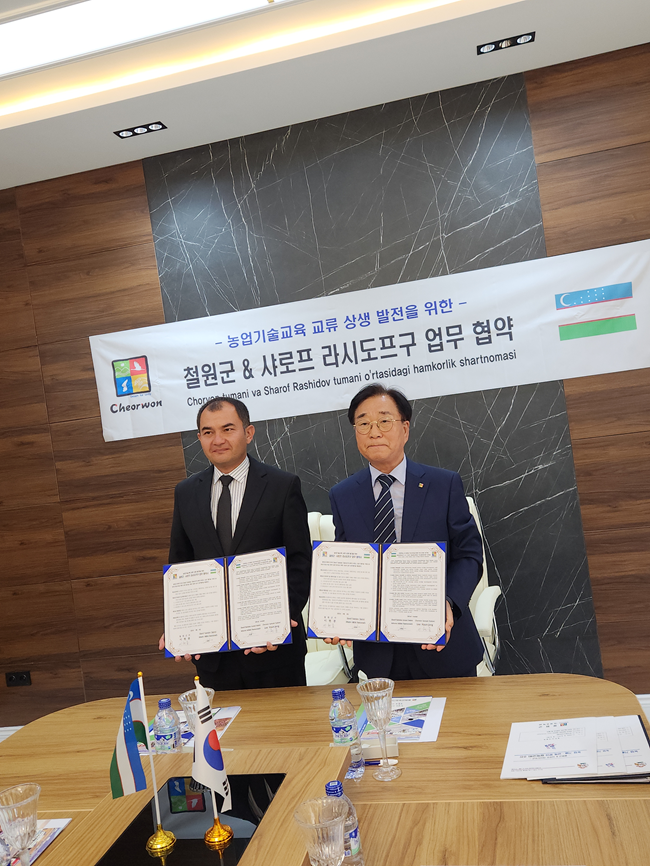 ▲ 철원군 대표단은 4일 샤로프 라시도프구를 방문해 농업 기술 교류 협력에 관한 공식 회담을 가졌다. ⓒ철원군