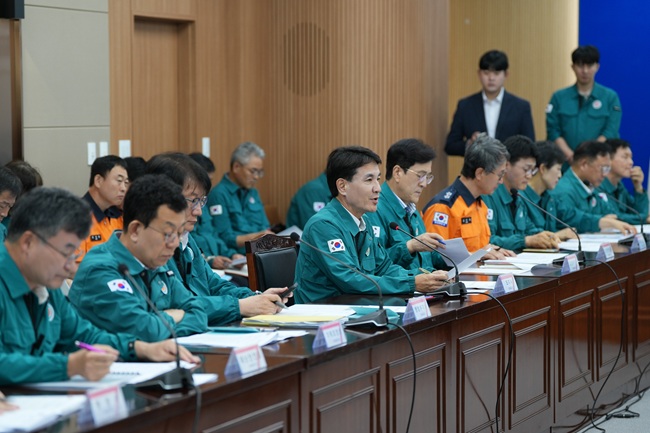 ▲ 강원특별자치도가 7일 오후 2시, 도청 제2청사 대회의실에서 '강릉 수자원 확보 긴급 대책회의'를 개최하고 실질적인 지원방안에 대한 심도 있는 논의를 가졌다.
ⓒ강원특별자치도