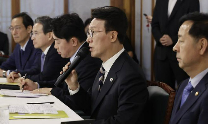 ▲ 김민석 국무총리가 7일 서울 종로구 삼청동 국무총리 서울공관에서 열린 제3차 고위당정협의회에서 발언하고 있다.ⓒ뉴시스