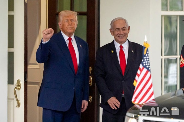 ▲ 네타냐후 이스라엘 총리와 도널드 트럼프 미국 대통령이 백악관에서 만나 함께 기자회견을 하고 있다. 250407 AP/뉴시스. ⓒ뉴시스