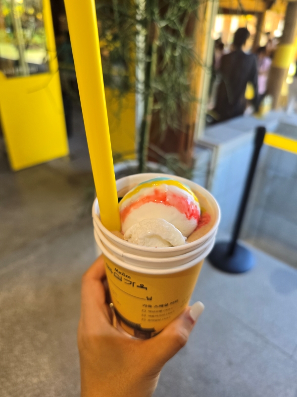 ▲ 화이트골드의 부드러움에 시원하고 달콤한 아이스크림을 얹은 '색동저고리'ⓒ최신혜 기자