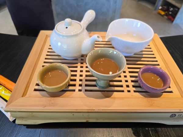 ▲ '가배 기미상궁' 코너. 세 잔의 커피 시음을 통해 모카골드, 화이트골드, 슈프림골드 제품을 맞히는 이벤트다. ⓒ최신혜 기자