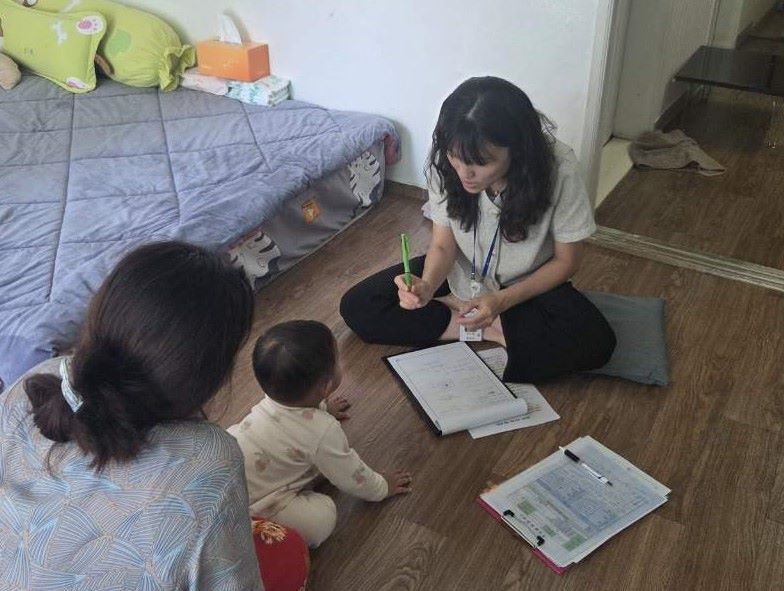 ▲ 사례관리사가 방문 상담하는 모습.ⓒ아산시