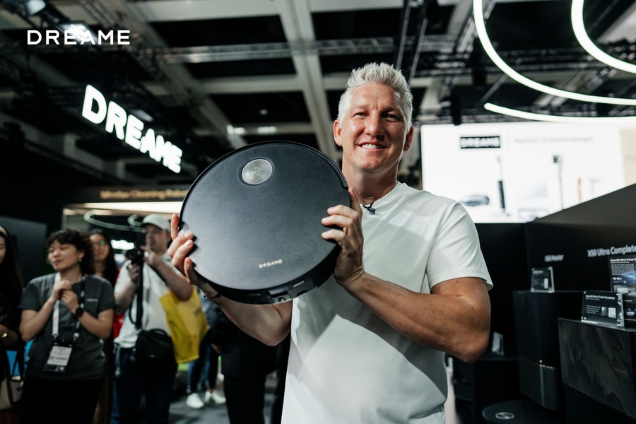 ▲ 슈바인슈타이거가 드리미 부스에 등장한 모습. ⓒ드리미