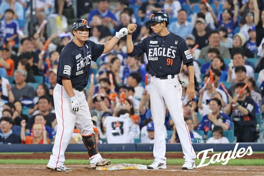 ▲ 한화가 롯데를 꺾으며 1위 LG와 격차를 4경기로 줄였다.ⓒ한화 이글스 제공