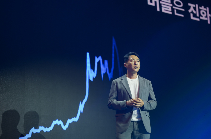 ▲ 오경석 두나무 대표가 UDC 2025에서 오프닝 스피치를 하고 있다. ⓒ두나무