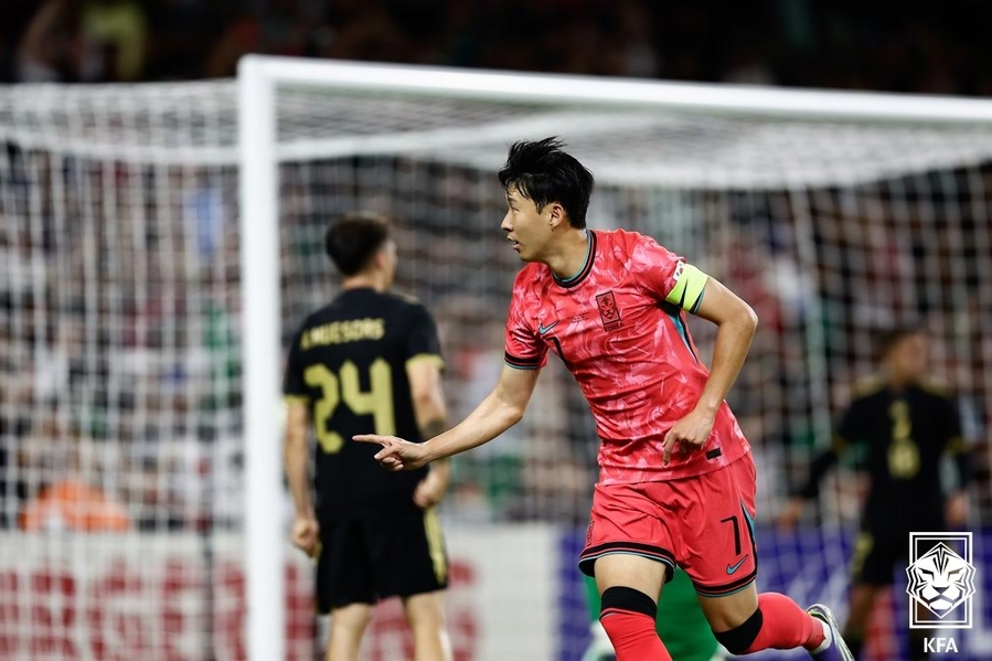 ▲ 후반 교체 투입된 손흥민은 1골을 넣으며 한국의 2-2 무승부를 이끌었다.ⓒ연합뉴스 제공