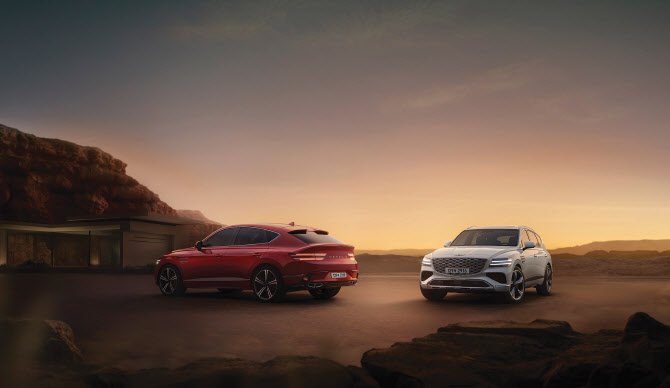 ▲ 제네시스 2026 GV80(왼쪽)과 GV80 쿠페. ⓒ제네시스
