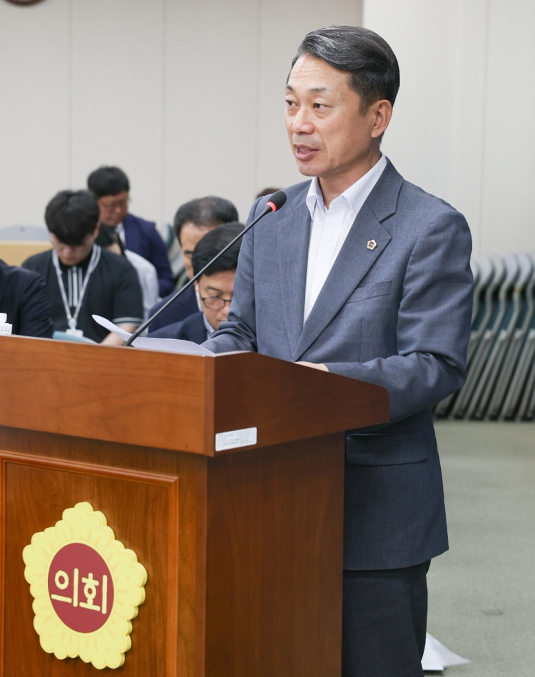 ▲ 이재태 전남도의회 의원(나주3)이 대표 발의한 '전라남도교육청 안전한 학교급식 운영에 관한 조례 일부개정조례안'이 도의회 교육위원회 심사를 통과했다.ⓒ전남도의회 제공