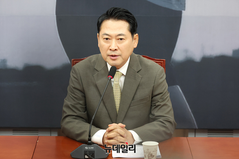 ▲ 장동혁 국민의힘 당대표가 9일 오전 국회에서 정청래 더불어민주당 대표의 교선단체 대표연설 관련 입장을 발표하고 있다. ⓒ이종현 기자