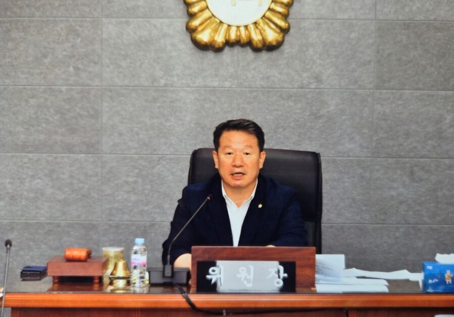 ▲ 함평군의회 경제건설위원회, 재난‧농축산업‧교통 관련 추경 심사 총력.    제304회 임시회 박문서 함평군의회 경제건설위원장ⓒ함평군의회 제공