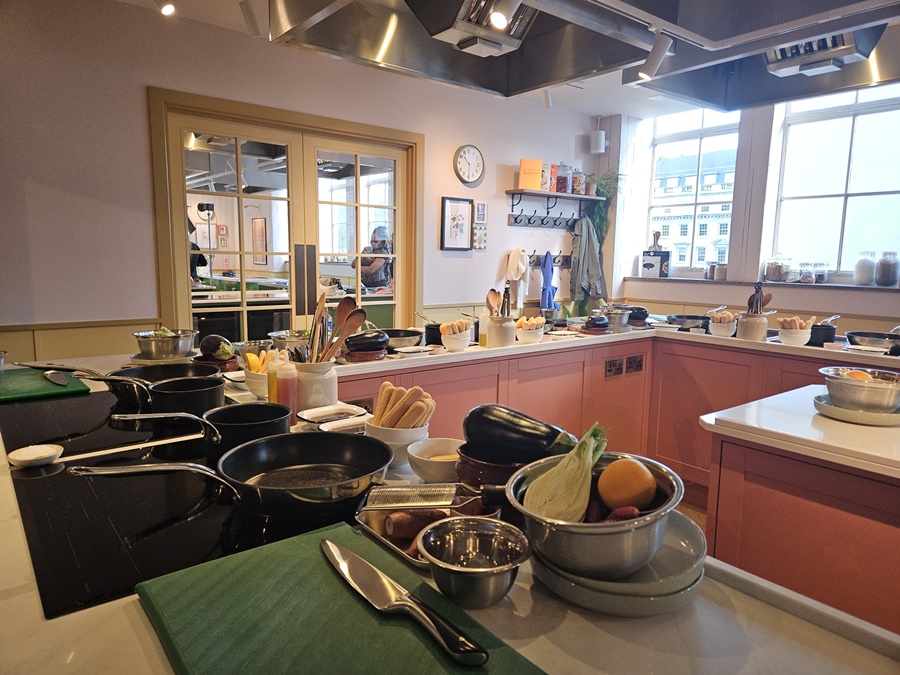 ▲ 런던 옥스포트 스트리트 내에 위치한 제이미 올리버 쿠킹 스튜디오 전경ⓒ윤아름 기자