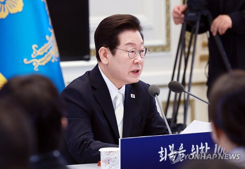 ▲ 이재명 대통령이 11일 청와대 영빈관에서 '회복을 위한 100일, 미래를 위한 성장'을 주제로 취임 100일 기자회견을 하고 있다. /연합뉴스