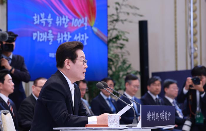 ▲ 이재명 대통령이 11일 청와대 영빈관에서 열린 취임 100일 기자회견 '회복을 위한 100일, 미래를 위한 성장'에서 발언하고 있다. ⓒ뉴시스