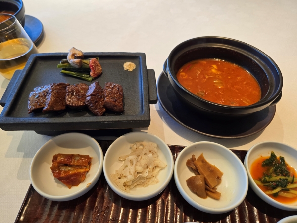 ▲ 롯데호텔 김치찌개로 차려낸 한 상 ⓒ최신혜 기자
