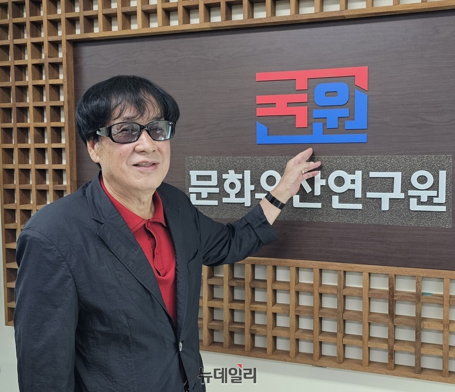 ▲ 장준식 국원문화유산연구원장이 10일 본보 기자에게 국원문화유산연구원 설립 과정을 설명하고 있다.ⓒ김정원 기자