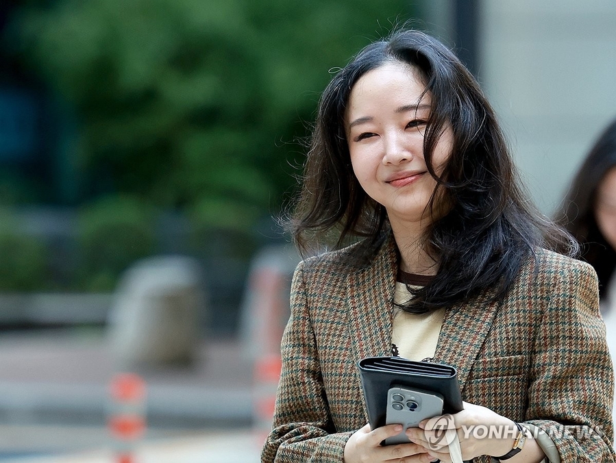 ▲ 민희진 전 어도어 대표가 11일 오후 서울중앙지법에 출석하고 있다. ⓒ연합뉴스