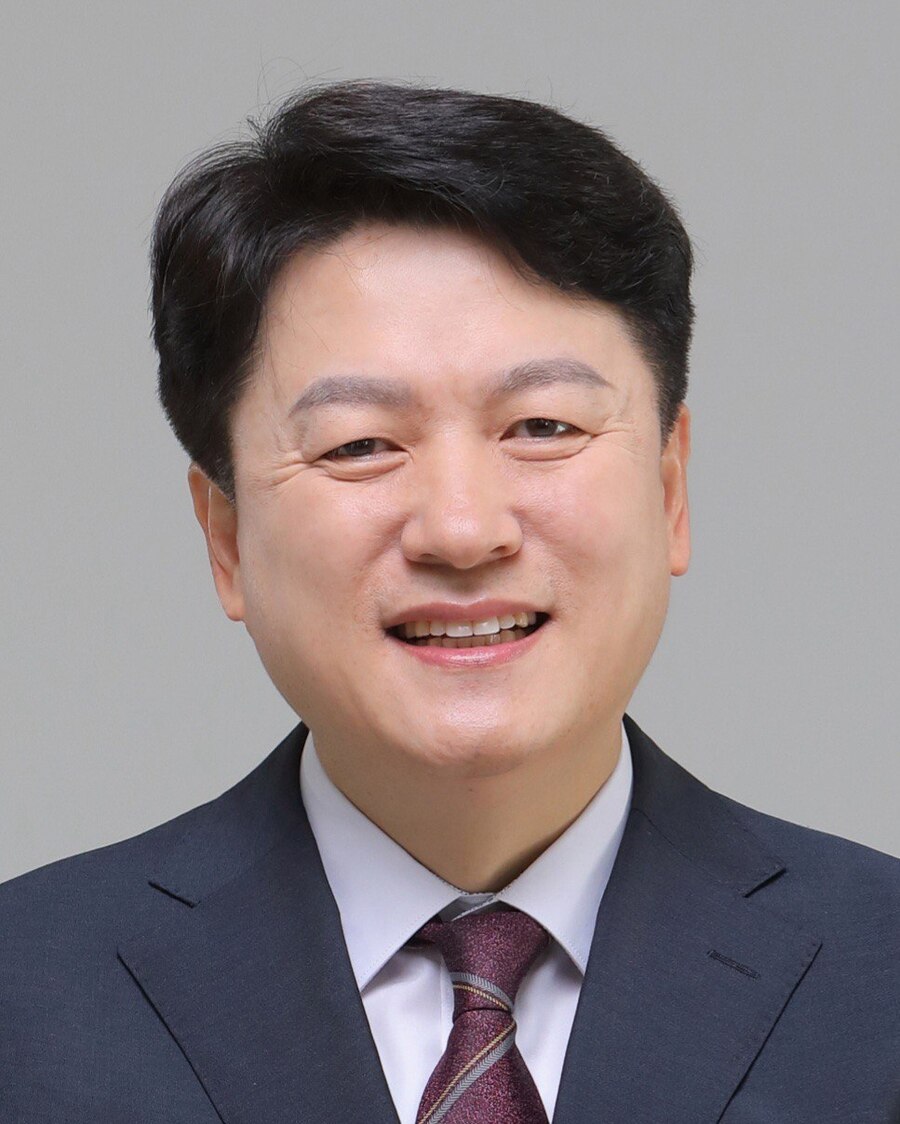 ▲ 이재명 대통령의 한의사 주치의로 위촉된 윤성찬 대한한의사협회 회장. ⓒ대통령실 제공