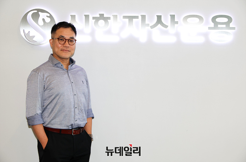 ▲ 김주영 신한자산운용 주식투자운용본부 팀장이 서울 여의도 신한자산운용 사무실에서 인터뷰를 하고 있다. ⓒ서성진 기자
